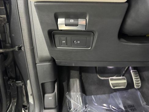 Used 2023 Land Rover Discovery Sport SE R-Dynamic image 29