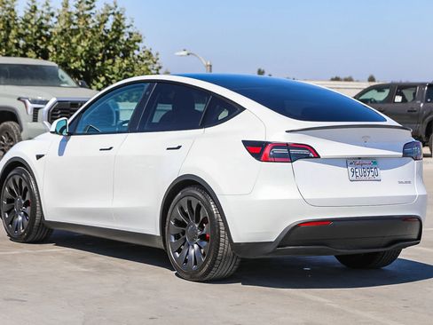 Used 2023 Tesla Model Y Performance AWD/4WD image 7