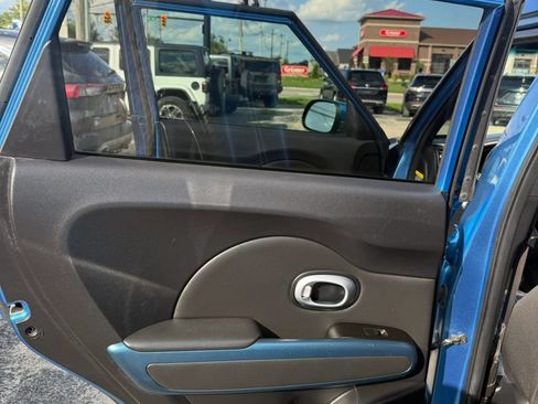 Used 2015 Kia Soul + w/ Audio Package FWD image 13