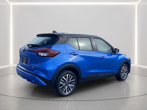 Used 2023 Nissan Kicks SV FWD image 4