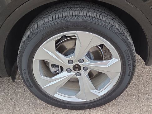 Certified 2025 Audi Q5 2.0T Premium Plus w/ Premium Plus Package image 11