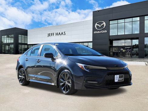 Used 2025 Toyota Corolla SE image 4