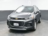 Used 2017 Chevrolet Trax LT w/ LT Convenience Package image 2