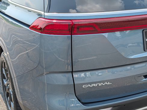 Used 2024 Kia Carnival SX FWD image 17
