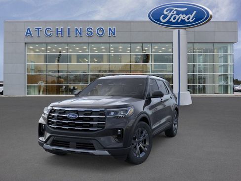 Used 2026 Ford Explorer Active AWD/4WD image 2