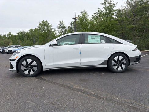 New 2025 Hyundai Ioniq 6 SE RWD image 3