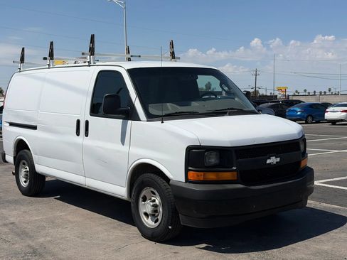 Used 2017 Chevrolet Express 2500 RWD image 18
