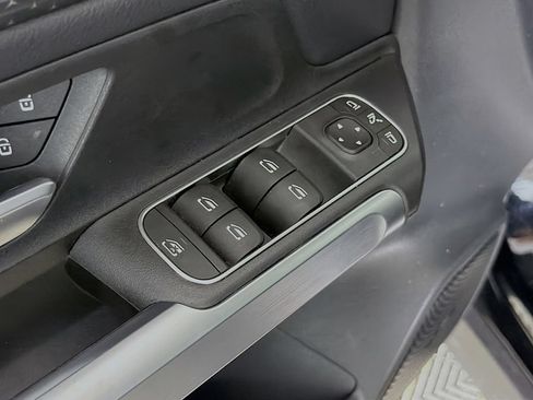 Used 2025 Mercedes-Benz GLB 250 w/ Exclusive Package image 22