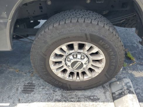Used 2021 Ford F250 XLT w/ XLT Premium Package AWD/4WD image 6