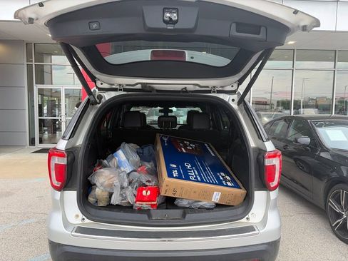 Used 2018 Ford Explorer Limited w/ Equipment Group 301A FWD image 6