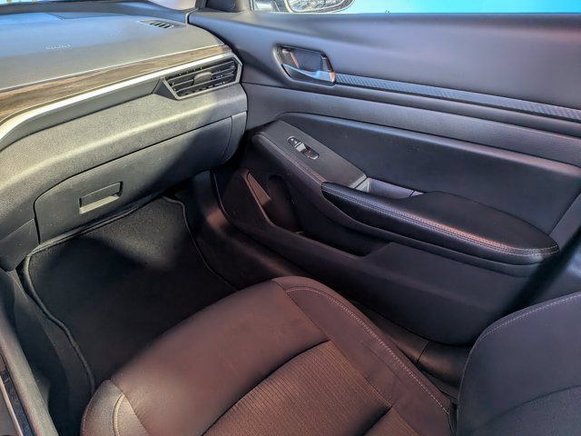 Used 2024 Nissan Altima 2.5 SV FWD image 16