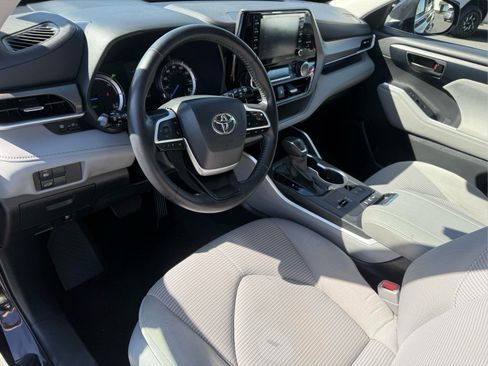 Used 2022 Toyota Highlander LE AWD/4WD image 14