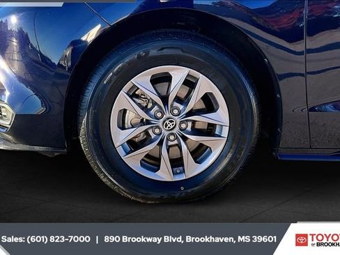 Used 2023 Toyota Sienna LE image 7