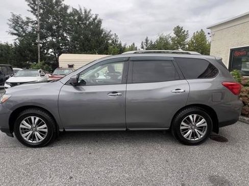 Used 2018 Nissan Pathfinder SV w/ Cargo Package AWD/4WD image 4