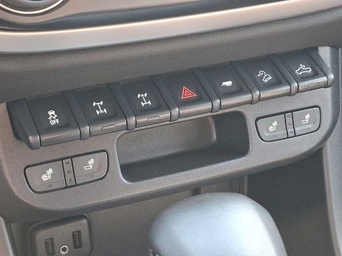 Used 2022 Chevrolet Colorado ZR2 AWD/4WD image 23
