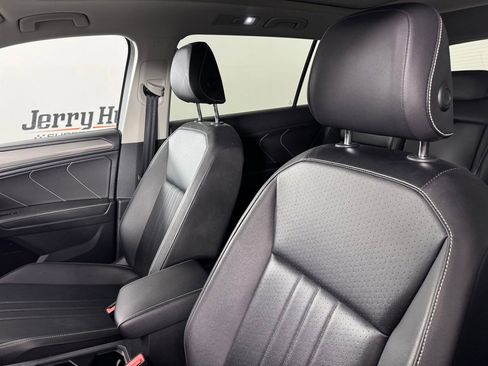 Used 2022 Volkswagen Tiguan SE AWD/4WD image 10