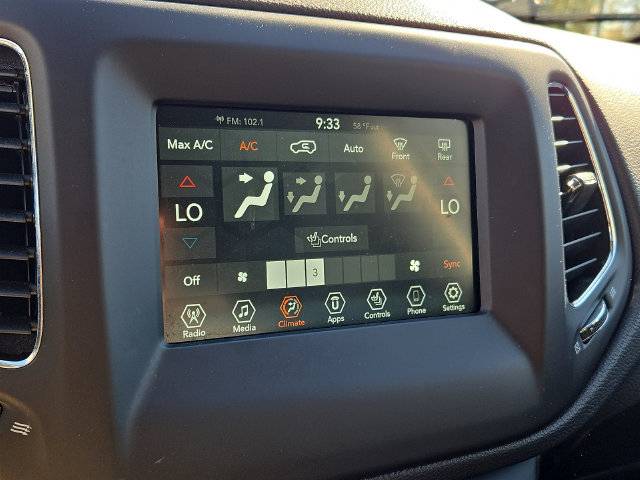 Used 2019 Jeep Compass Latitude w/ Popular Equipment Group AWD/4WD image 16
