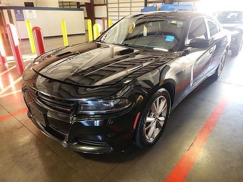 Used 2022 Dodge Charger SXT image 2