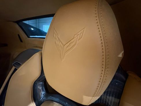 Used 2021 Chevrolet Corvette Stingray Premium Conv w/ Z51 Performance Package RWD image 19