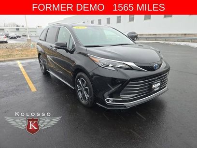 Used 2025 Toyota Sienna Platinum