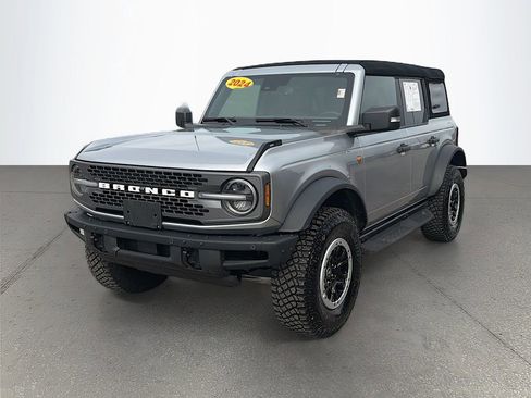 Used 2024 Ford Bronco Badlands image 8
