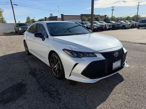 Used 2019 Toyota Avalon XSE image 9