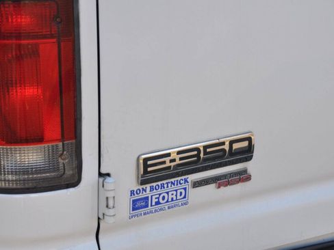 Used 2010 Ford E-350 and Econoline 350 XLT RWD image 36