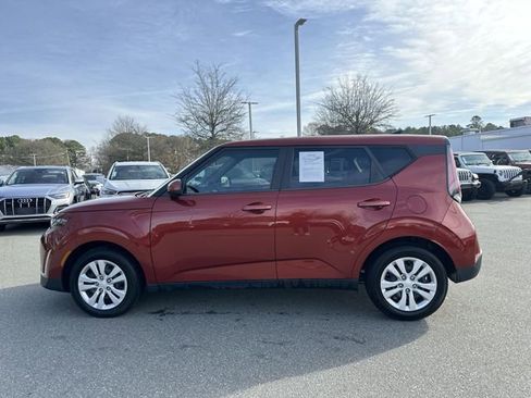 Used 2023 Kia Soul LX image 2