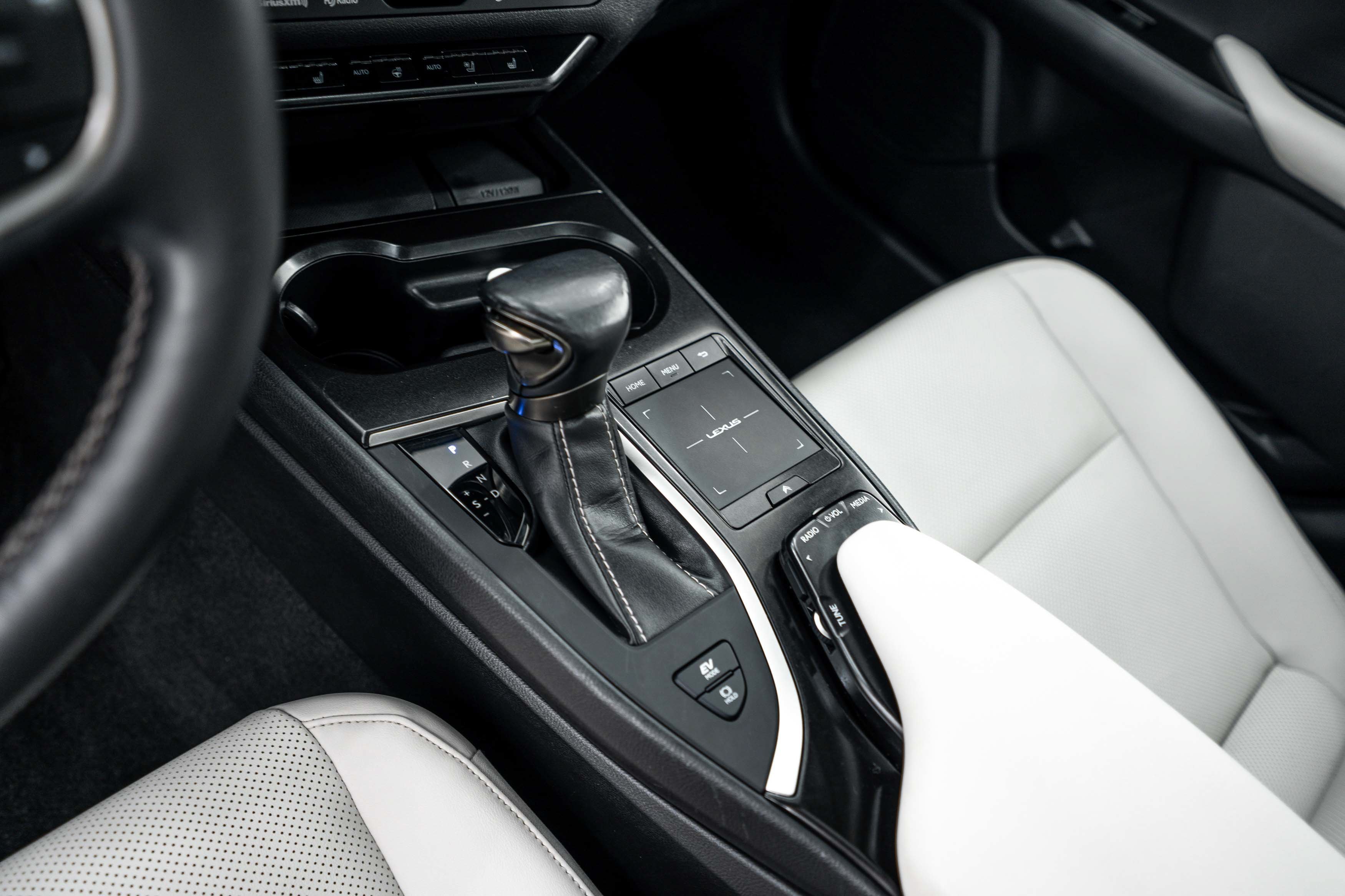 Used 2019 Lexus UX 250h AWD/4WD image 10