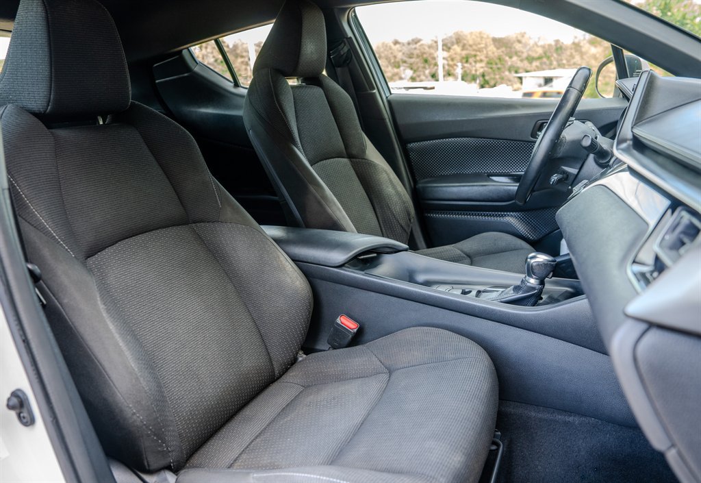 Used 2018 Toyota C-HR XLE FWD image 30