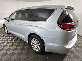 Used 2024 Chrysler Pacifica Touring-L FWD video 4