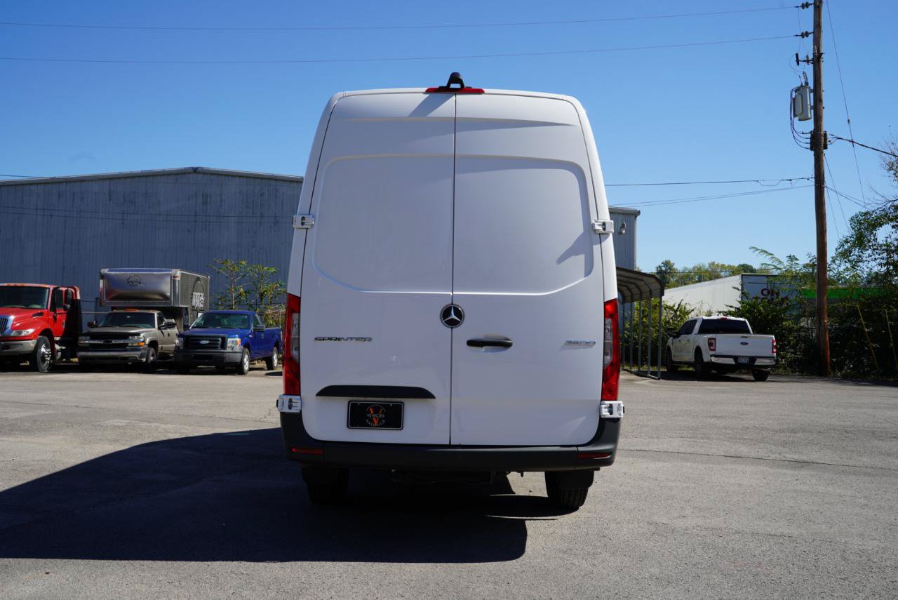 Used 2025 Mercedes-Benz Sprinter 2500 image 8