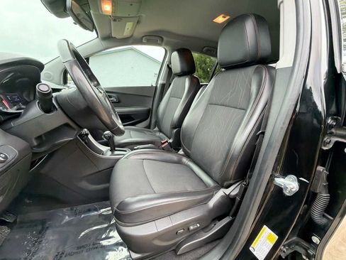 Used 2019 Chevrolet Trax LT w/ LT Convenience Package FWD image 13