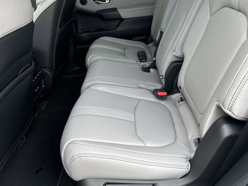 Certified 2025 Honda Pilot EX-L image 13