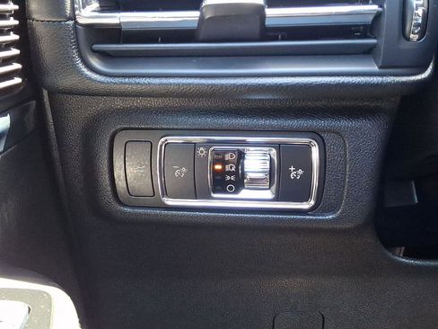 Used 2022 Lincoln Corsair AWD w/ Premium Package image 23