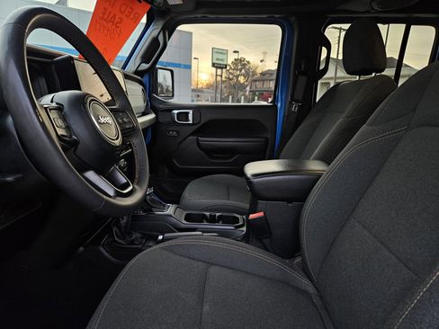 Used 2024 Jeep Gladiator Sport image 11