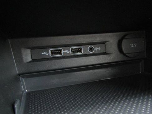 Used 2019 Volkswagen Tiguan SE image 21