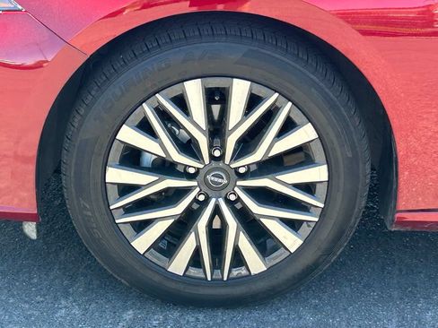 Used 2025 Nissan Altima 2.5 SV FWD image 12