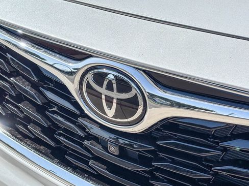 New 2026 Toyota Highlander Limited AWD/4WD image 10