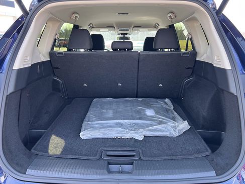 Used 2025 Nissan Rogue SV AWD/4WD image 5
