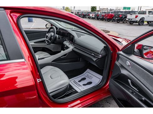 Used 2024 Hyundai Elantra Limited FWD image 22