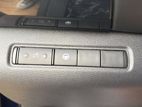 Used 2023 Nissan Pathfinder SV AWD/4WD image 11