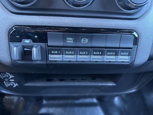 Used 2024 RAM 2500 Tradesman w/ Chrome Appearance Group image 29