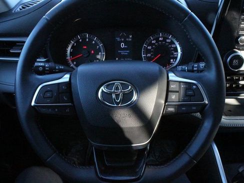 Used 2021 Toyota Highlander LE image 22