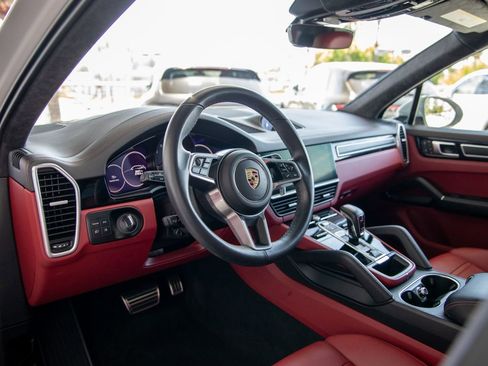 Certified 2023 Porsche Cayenne GTS AWD/4WD image 4