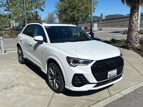 Used 2025 Audi Q3 2.0T Premium w/ Convenience Package image 4