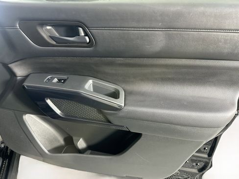 Used 2024 Nissan Pathfinder SV image 32