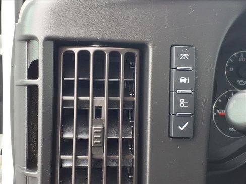 Used 2021 Chevrolet Express 3500 image 9