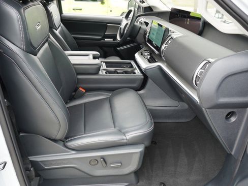 Used 2025 Ford Expedition Platinum w/ Driver's Package AWD/4WD image 16