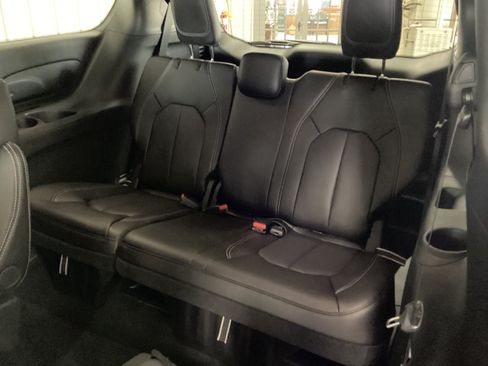 New 2027 Chrysler Pacifica Select AWD/4WD image 38